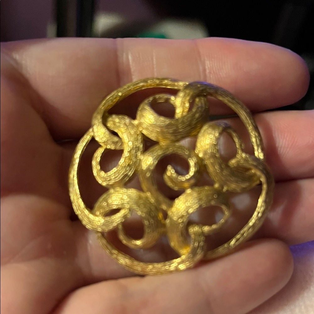 Vintage Sarah Coventry Elegant Gold Brooch